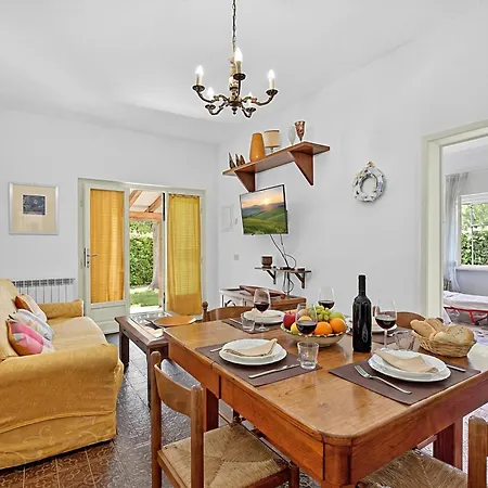 Casa Colombo With Garden In Dei Marmi - Happy Holiday home