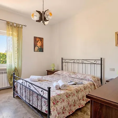Holiday home Casa Colombo With Garden In Dei Marmi - Happy