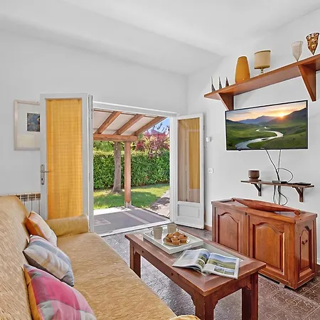 Casa Colombo With Garden In Dei Marmi - Happy