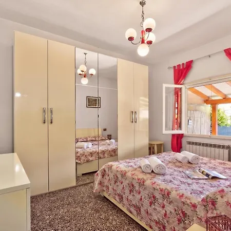 Casa Colombo With Garden In Dei Marmi - Happy