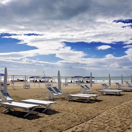 Holiday home Casa Colombo With Garden In Dei Marmi - Happy *